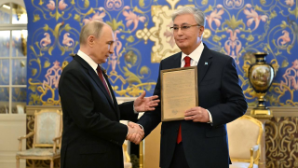 Путин передал Токаеву наградной лист на присвоение его отцу звания Героя Советского Союза 