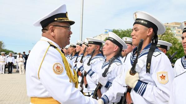 В Актау молодые моряки присягнули на верность Родине