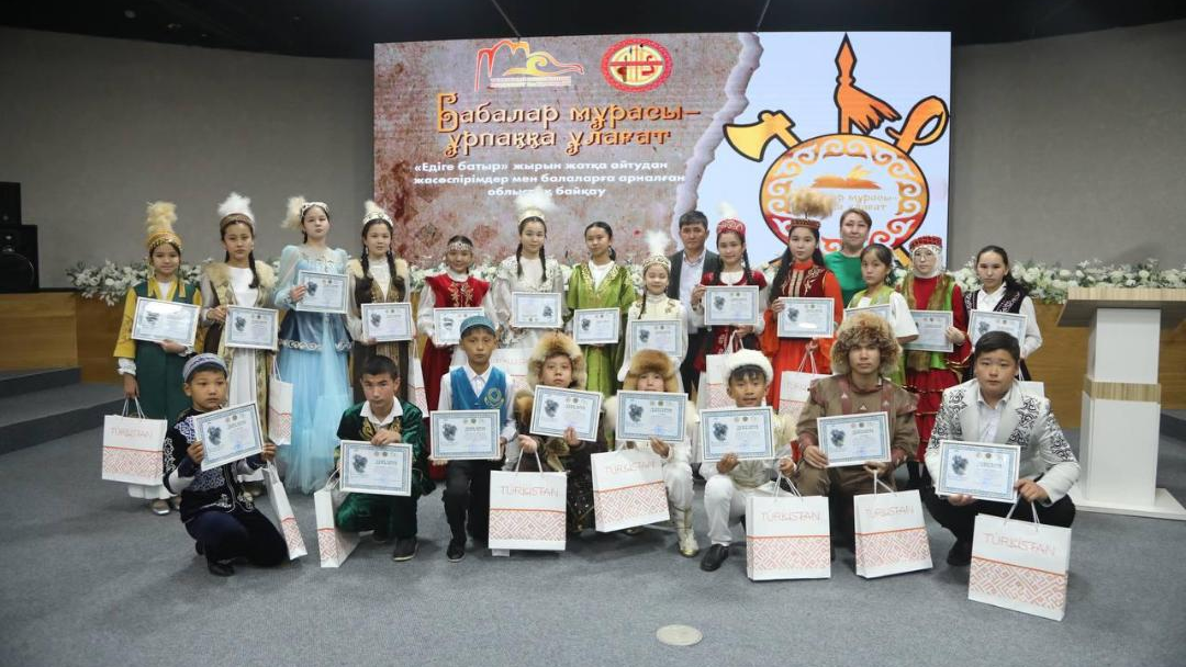 В Туркестане прошел конкурс по чтению эпосов наизусть