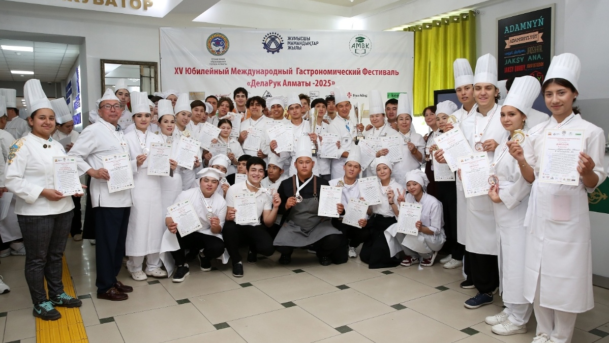 Студенты бизнес-колледжа продемонстрировали мастерство на фестивале «Дела Рук  – Алматы 2025»