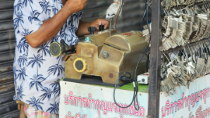 Астанчане могут бесплатно освоить ремонт обуви и изготовление ключей