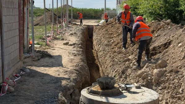 Подрядчика накажут: акимат проверяет строительство водопровода в мкр. Рахат-Мадениет Алматы 