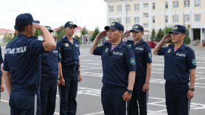 Гвардеец из Астаны стал героем интернета после трогательного поступка на параде