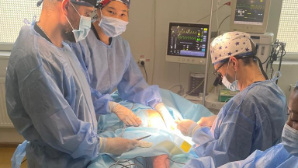  Сложнейшие операции детям провели бесплатно алматинские врачи с профессором из Москвы 