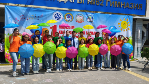 Семья в ритме танца: в Алматы прошел семейный флешмоб «Бақытты бала – бақытты отбасы»