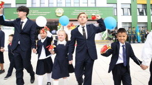 Министр просвещения Казахстана поздравил школьников с завершением учебного года