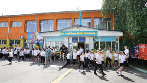 Алматинские школьники провели физзарядку со звездой клуба "Кайрат"