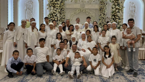 Манты, карате и дежурства в доме: как живут и растут дети в большой алматинской семье