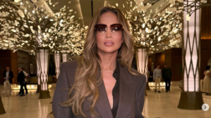 До 180 тысяч тенге за место: объявлены цены на концерт Дженнифер Лопес в Алматы