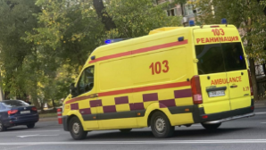 Полиция Алматы разыскивает девушку, которая на самокате сбила женщину и скрылась с места ДТП 