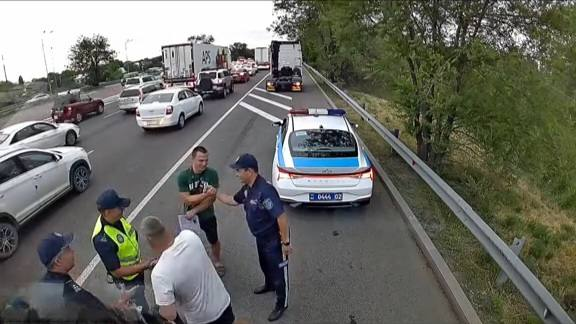 Дальнобойщик из Беларуси выразил благодарность полицейским Алматы