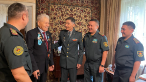 100 лет исполнилось ветерану войны из Алматы Александру Журавлеву 