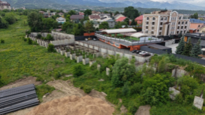 Крупный недостроенный объект сносят в Алматы