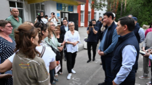 Дархан Сатыбалды проконтролировал ход реновации и строительства в Ауэзовском районе