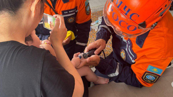 Палец младенца застрял в аспираторе в одном из ЖК Алматы