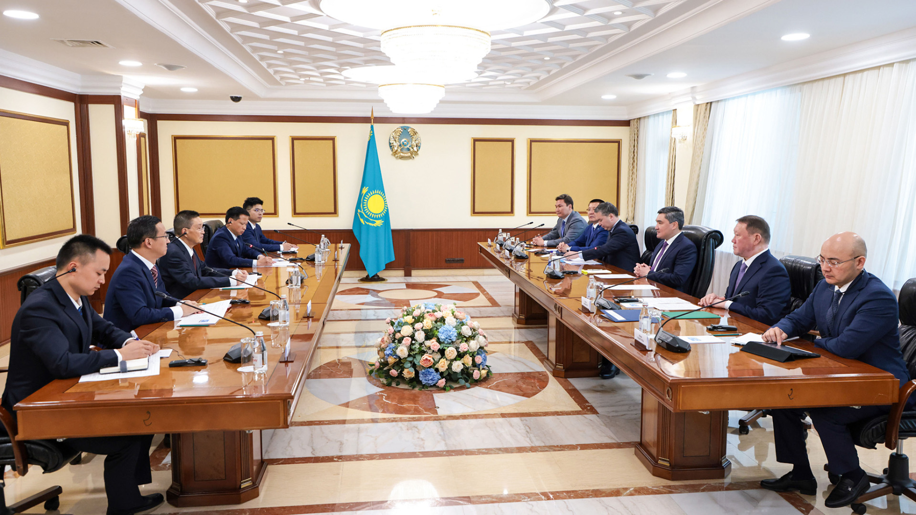 Бектенов обсудил с главой East Hope Group проекты по производству «зеленого» алюминия