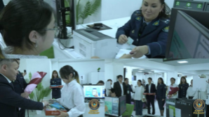 Юным алматинцам вручили первые удостоверения личности 