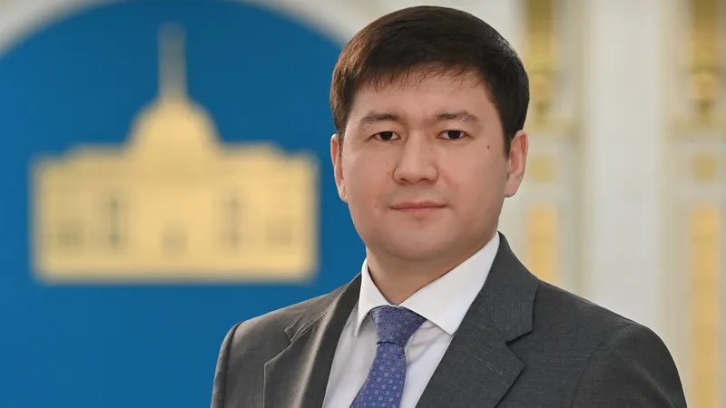 Токаев освободил Омарбекова от должности завситуационным центром Совбеза
