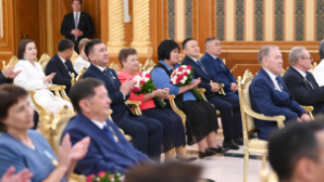 Токаев поздравил медиков: «Вы — герои мирного времени»