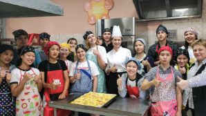 От барменов до поваров: стартом карьеры становятся каникулы для школьников Алматы 