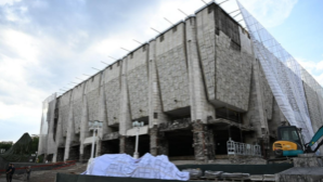 Дархан Сатыбалды лично проверил, как идет реконструкция театра им. Ауэзова