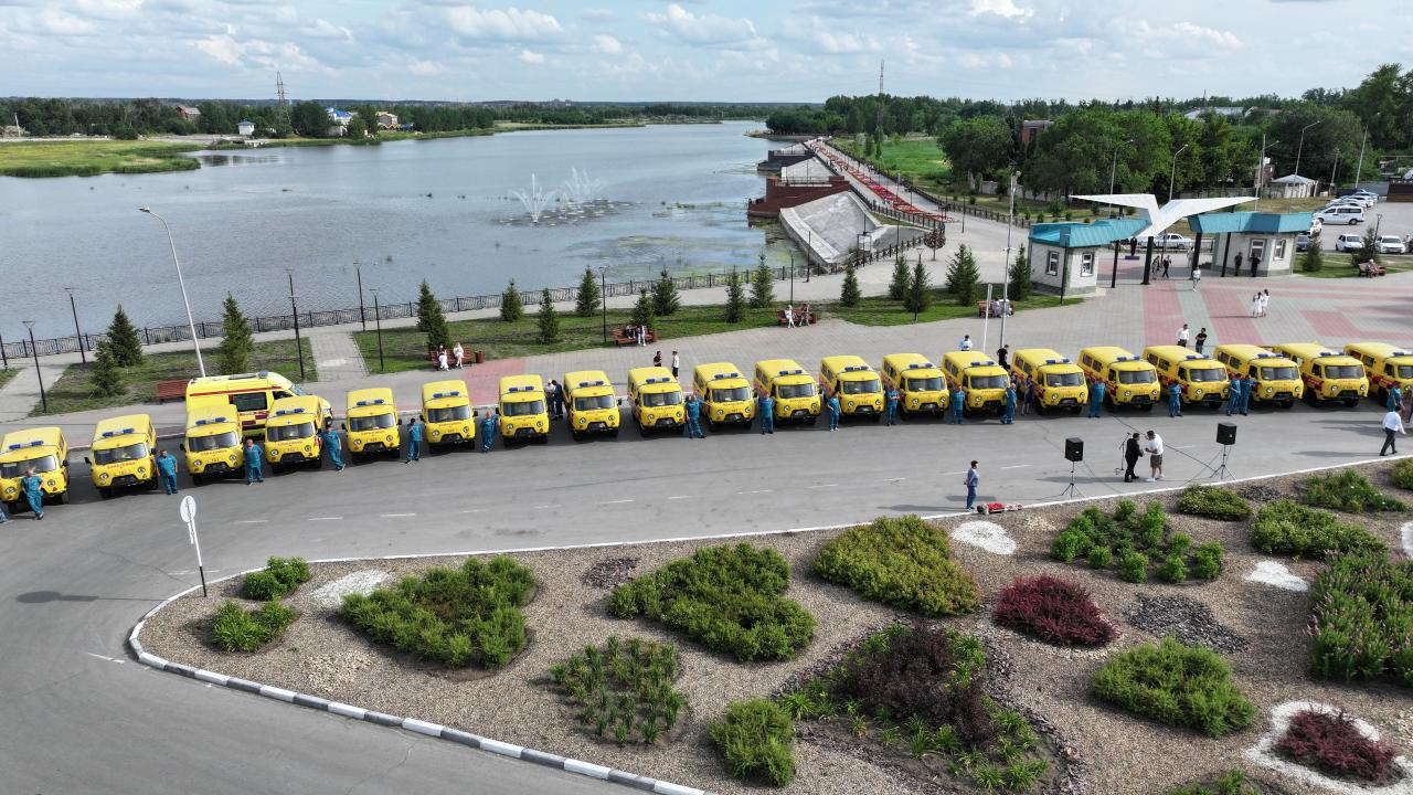 Подарок к празднику: новые машины скорой помощи вручили медикам Костаная