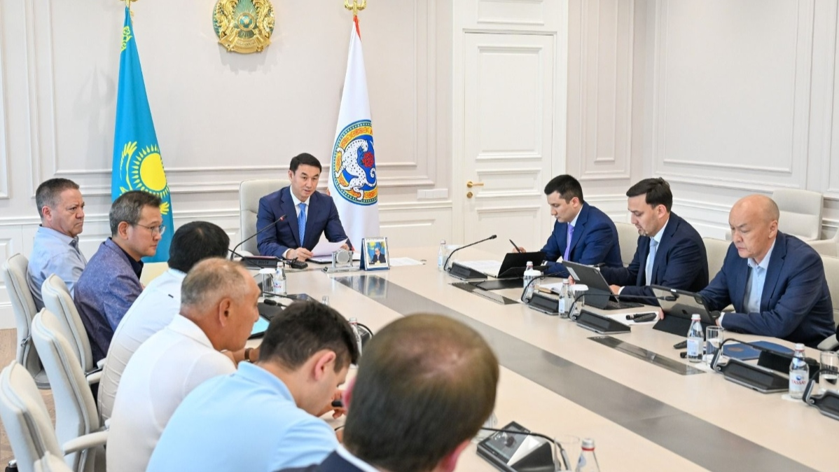 Аким Алматы поручил усилить поддержку инвесторов и ускорить реализацию проектов