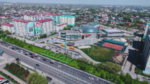 На улице Момышулы в Алатауском районе Алматы обустраивают новую зеленую зону