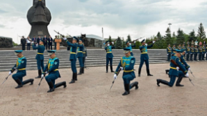 Более трехсот выпускников военных кафедр вузов Астаны присягнули на верность Родине