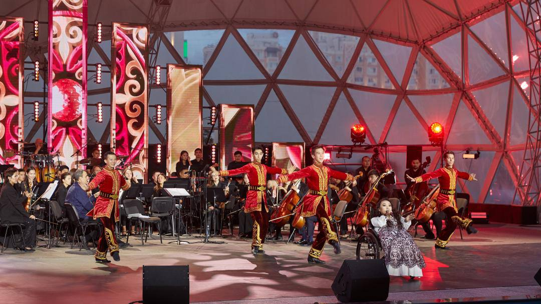 Казахконцерт завершил 64-й сезон ярким Гала-концертом