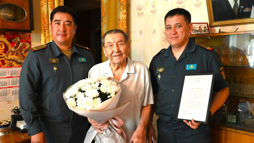 С 99-летием поздравили ветерана войны в Таразе 