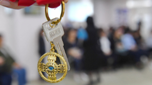 Свыше 200 алматинцев, проживавших в ветхих домах, получили ключи от новых квартир 