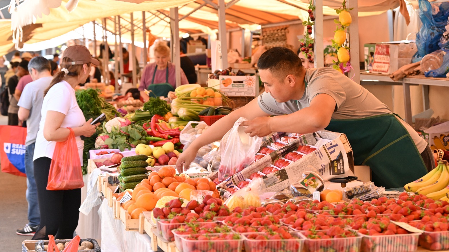 В Казахстане усиливают контроль за незаконным ввозом яиц и транзитом продуктов