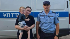 Гвардейцы вернули потерявшегося ребенка родителям в Уральске