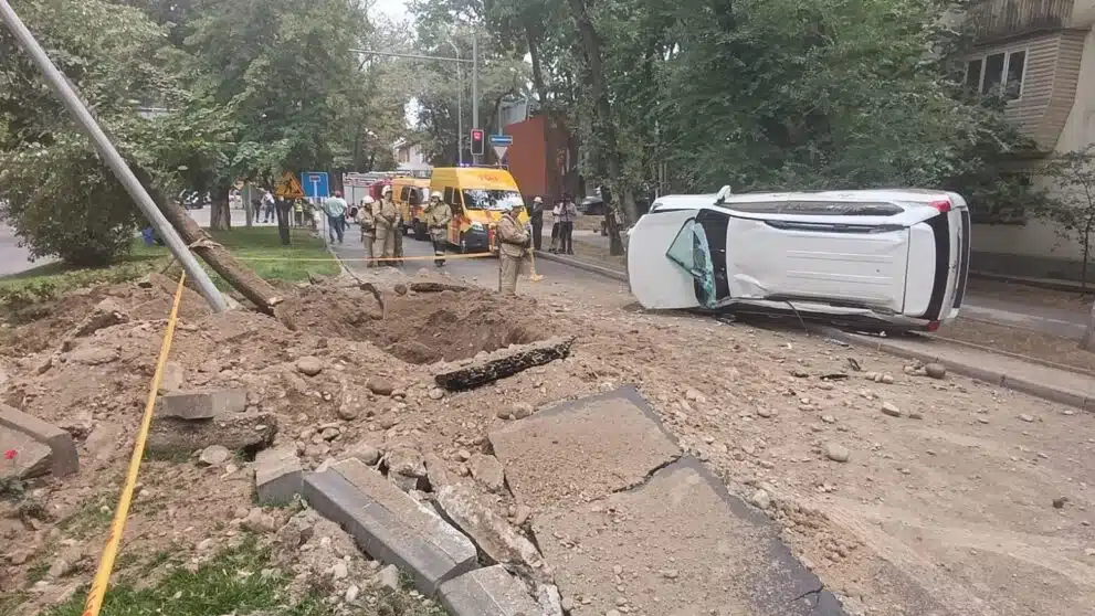 Взрыв газопровода в Алматы: пострадали два человека, перевернулся внедорожник