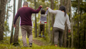 Около 370 тысяч казахстанских родителей получили господдержку по уходу за ребенком