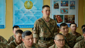 Гвардеец удивляет Казахстан своим необычным голосом