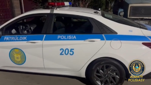 Полицейские прямо в патрульной машине приняли роды у алматинки, не успевшей доехать до роддома