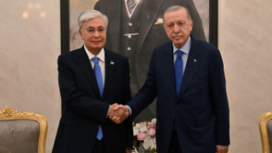 Токаев и Эрдоган провели краткую беседу в аэропорту 
