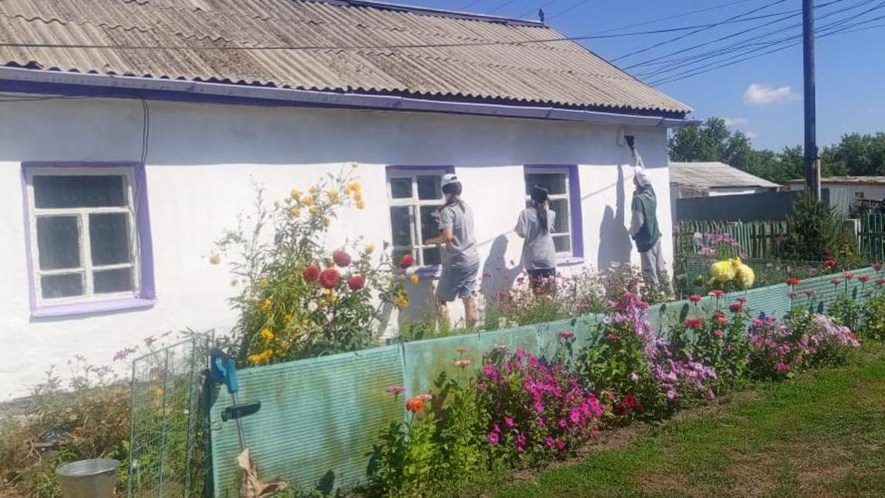«Таза Қазақстан»: бойцы «Жасыл ел» помогли труженикам тыла в Карагандинской области