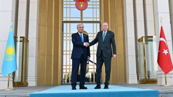 Казахстанского лидера торжественно встретили в Президентском дворце в Анкаре