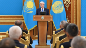 Глава государства наградил работников транспорта