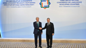 Токаев прибыл в конгресс-центр «Аваза»