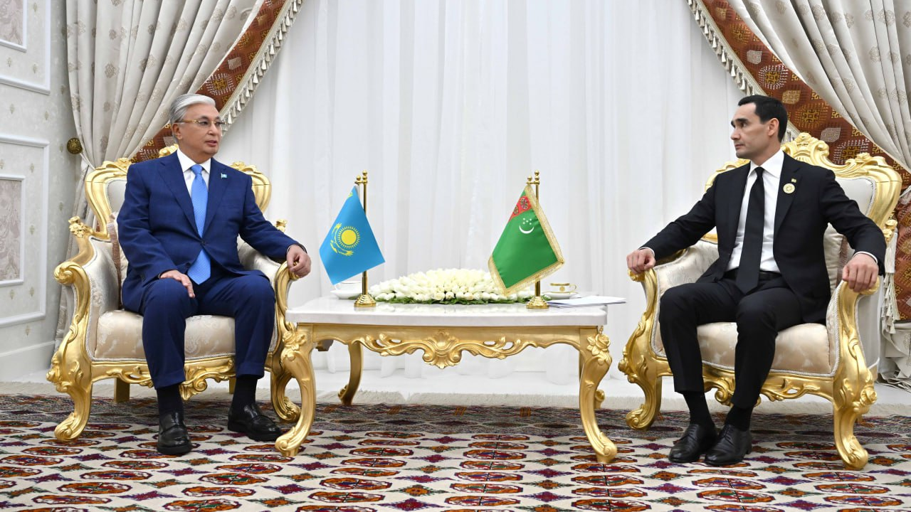 Токаев провел встречу с Президентом Туркменистана 