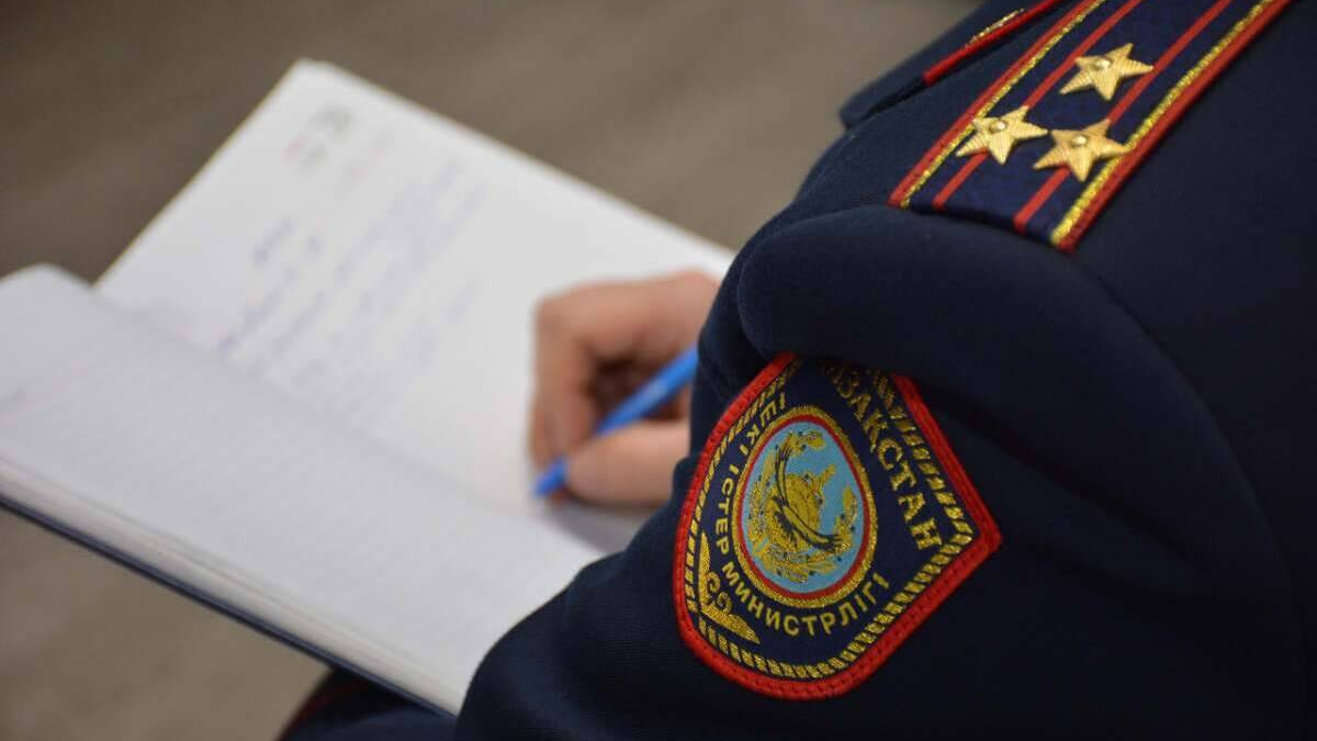 Подсунул сувенирные банкноты: в Алматы раскрыто мошенничество