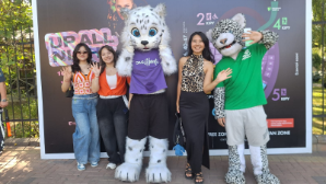 Алматы в ожидании праздника: маскоты и уличные артисты дарят улыбки перед концертом Дженнифер Лопес