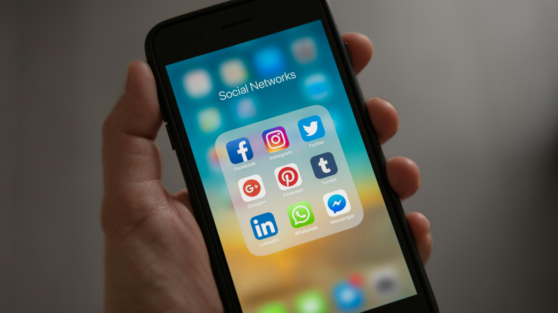 МИЦР опровергло слухи о запрете WhatsApp и Telegram в Казахстане
