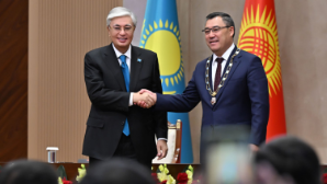 Токаев наградил президента Кыргызстана орденом «Алтын Қыран»