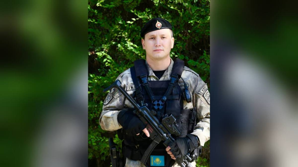 Спецназовец, боксер и ровесник Конституции служит в рядах полиции в Актобе