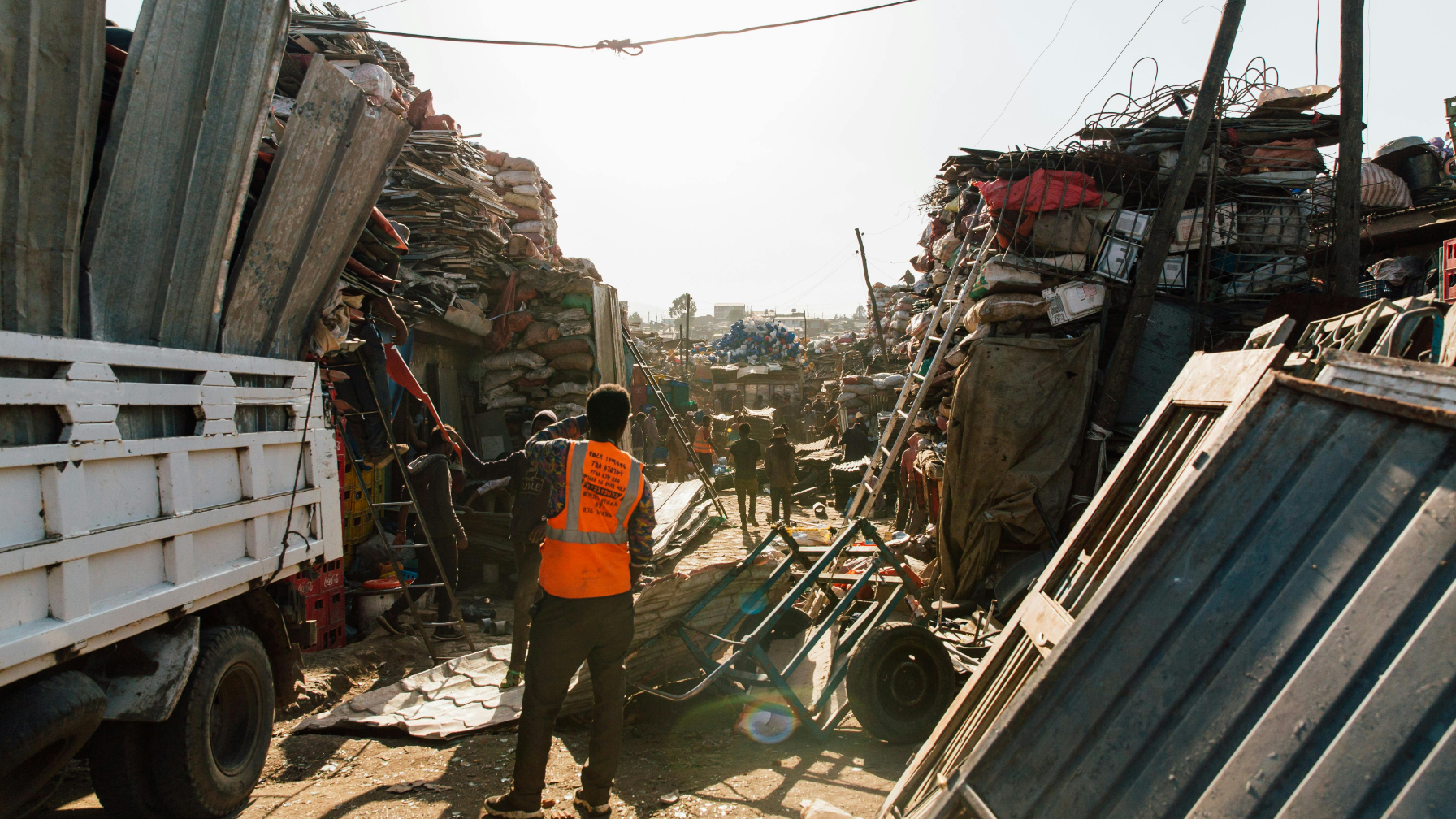 Более 14,8 тыс. иностранцев трудятся в Казахстане